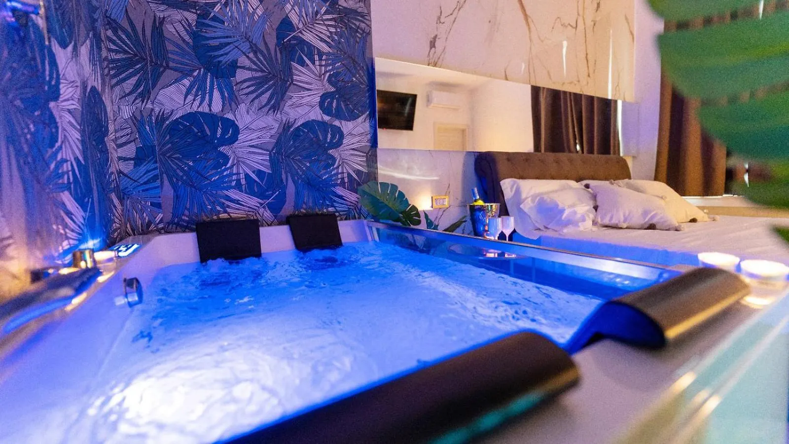 Mazzini Luxury Jacuzzy Suite Katánie