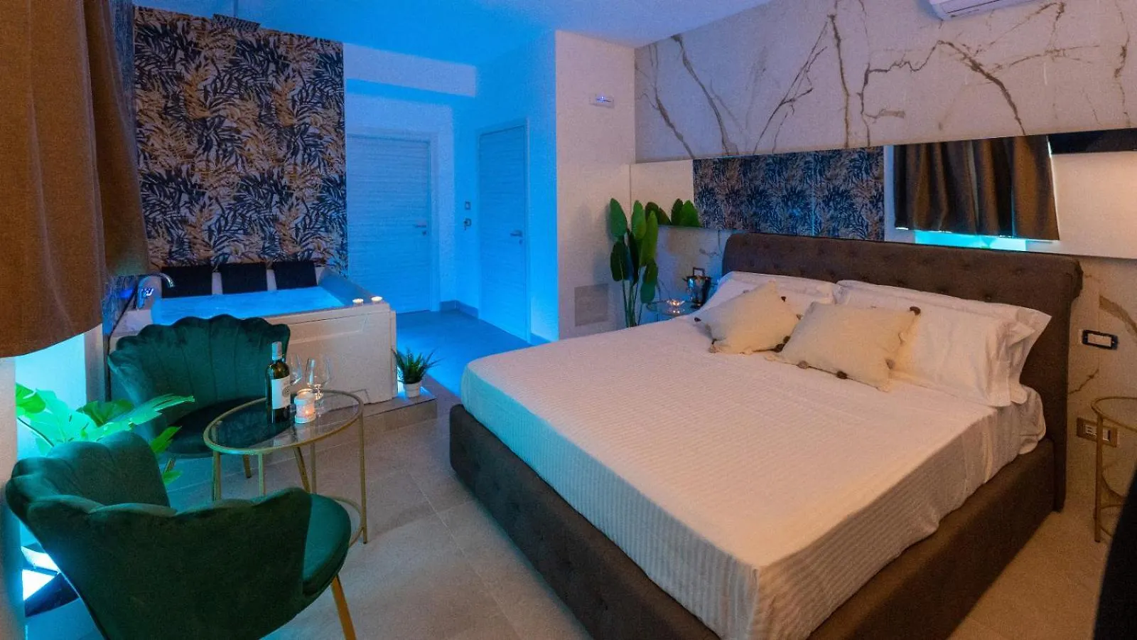 Mazzini Luxury Jacuzzy Suite Katánie