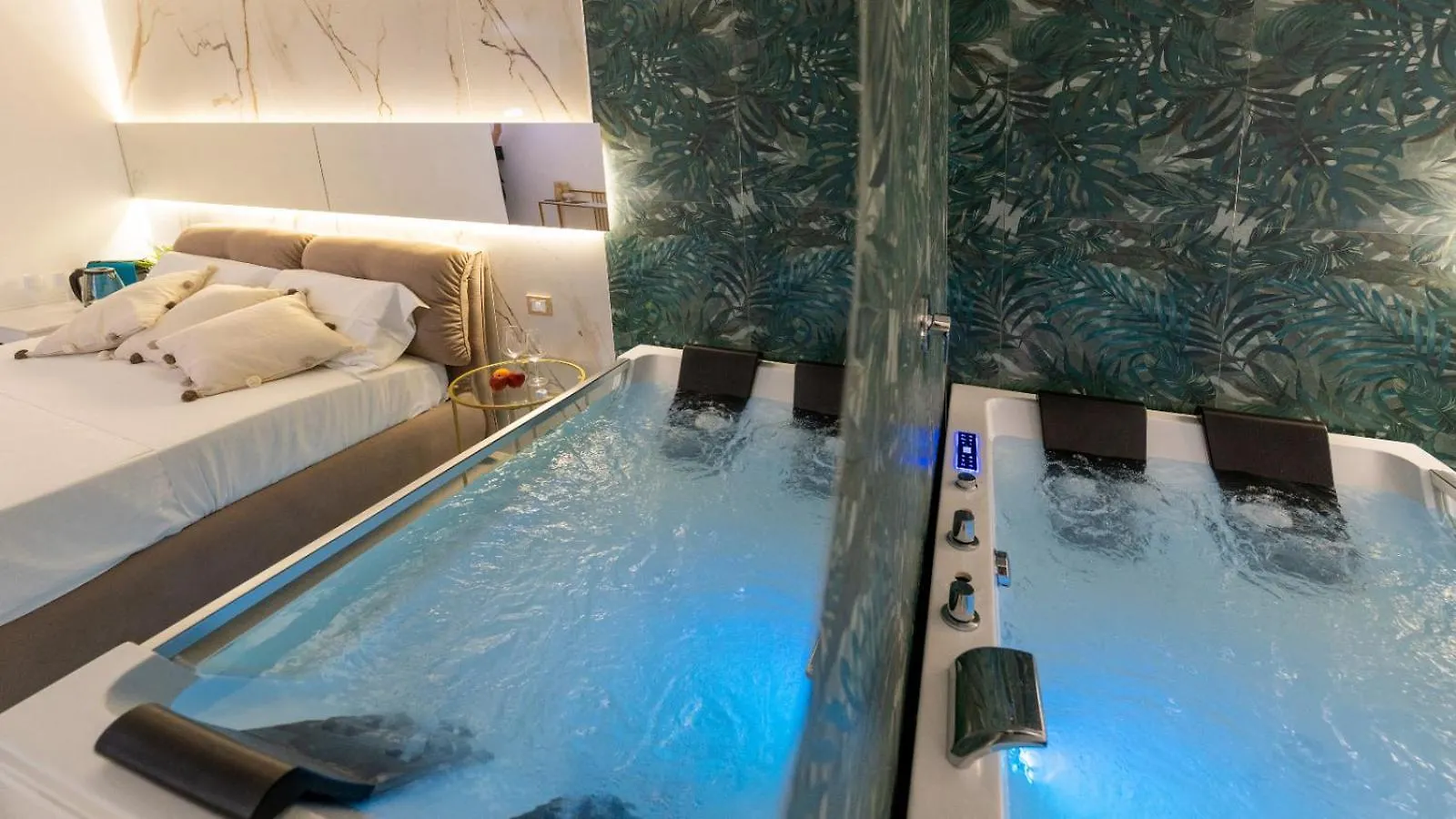 Mazzini Luxury Jacuzzy Suite Katánie