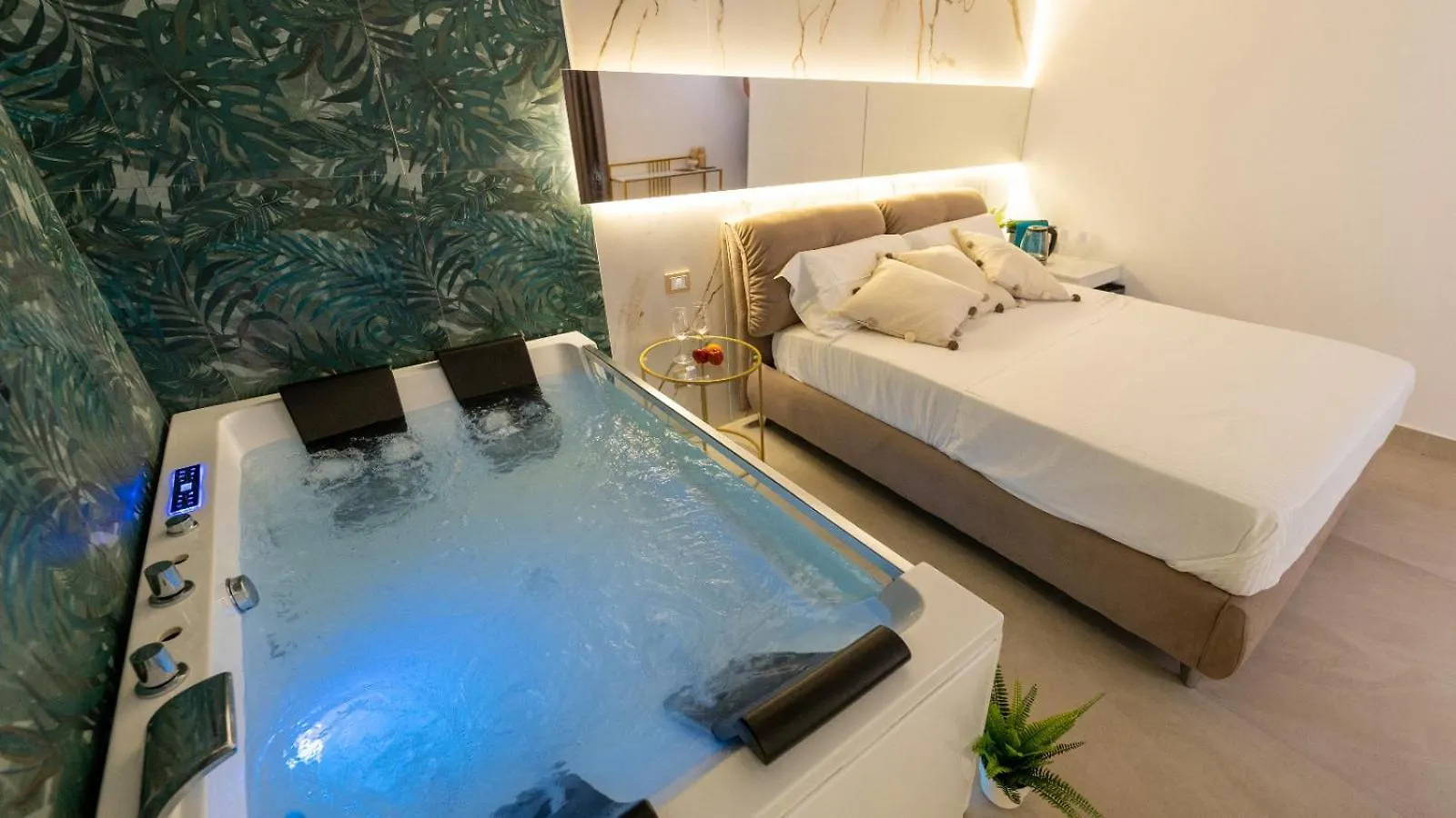 Mazzini Luxury Jacuzzy Suite Katánie