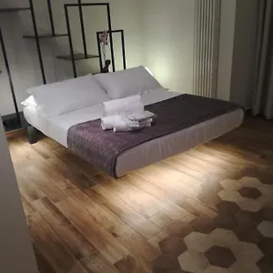 https://catania-house.taorminaitalyhotels.com