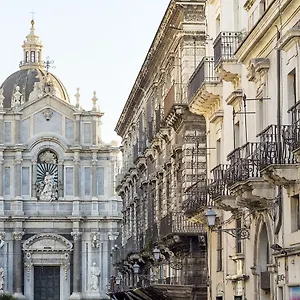https://duomo-suites-spa.catania-hotels.net